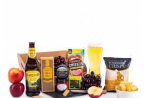 Bild von Prestige Hampers Farmyard Favourites Hamper – Gift Basket – Prestige Hampers