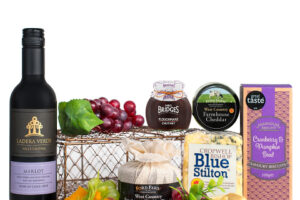 Bild von Prestige Hampers Wine and Cheese Selection – Wine and Cheese Hampers – Wine and Cheese Hamper Delivery – Wine and Cheese Gifts – Wine and Cheese Gift Baskets