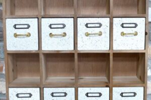 Bild von Large Wooden & White Speckled Wall Mounted Storage Unit Material: Furniture/Wall Cabinets & Shelving