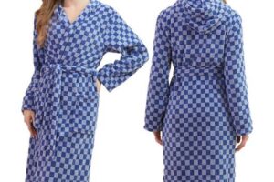 Bild von Just Gift Direct Unisex Blue Lightweight Coral Velvet Checkerboard Bathrobe – Unisex, Cosy Loungewear, 4 Stylish Colours   Wowcher